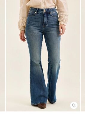 Judy Blue Medium Wash Straight-Leg Jeans